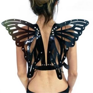 black rave wings